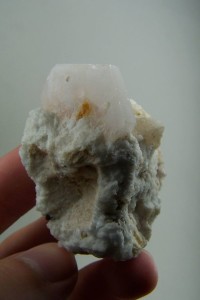 Apatite crystal on Clevelandite from Afghanistan