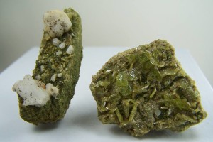 (2) Sphene crystal cluster from Minas Gerais, Brazil