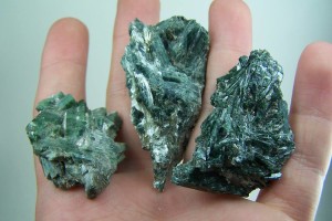 (3) Actinolite clusters from California