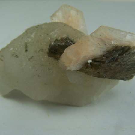 Silbite on Heulandite on Calcite from Maharashtra, India