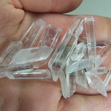 (22) Quartz crystals from China