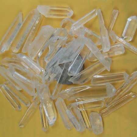 (40) Quartz crystals from China